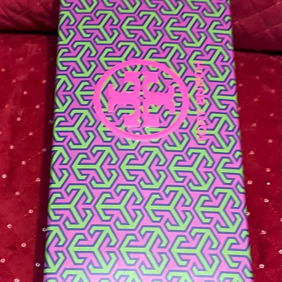 Empty Tory Burch flip flop box with original tissue paper, for size 7. - Picture 2 of 6